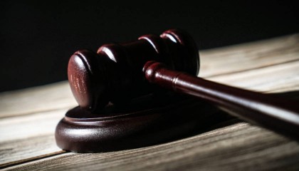 深圳初中女生被同班男生杀害案宣判，14岁被告人获从轻处罚被判无期