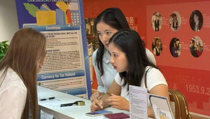 上海率先推出无纸化退税新体验 手机点一点就能退税