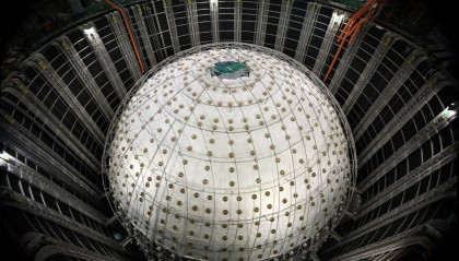 镜头内外｜地下700米，国之重器捕捉“幽灵粒子”