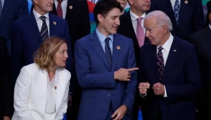 G20峰会“全家福”史上第一次重拍，拜登赶上任内最后一张“大合影”，此前白宫否认“被冷落”