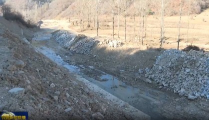 调研途中，吉林省委书记多次随机停车察看水毁工程施工情况