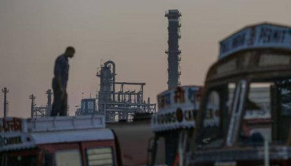 “俄石油贸易商已开始要求印度买家：用人民币支付”