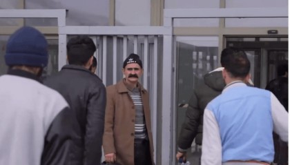 大量境外伊朗人逆行回国：不会抛下祖国自己逃命，为了保卫祖国战斗到底