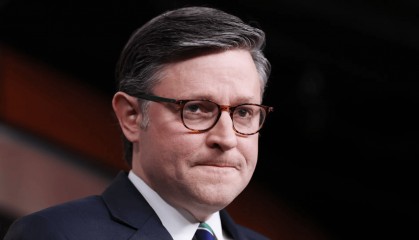 美媒：共和党人称约翰逊大发雷霆，强力施压他们投票支持延长《涉外情报监控法》