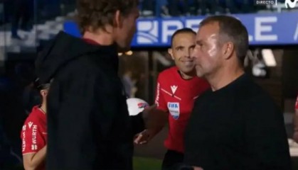 莱万进球被吹！主裁回应弗里克质问：我们为什么要编造越位？