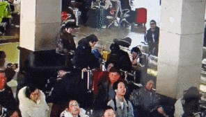 77岁老人拿手写车票乘高铁？网友：看到后续放心了