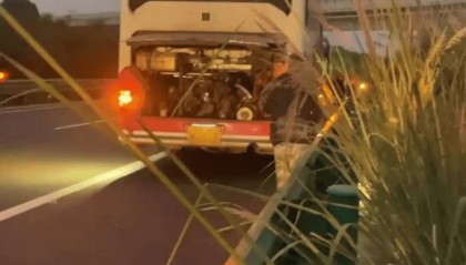 48名乘客被困高速2.5小时！运营公司致歉