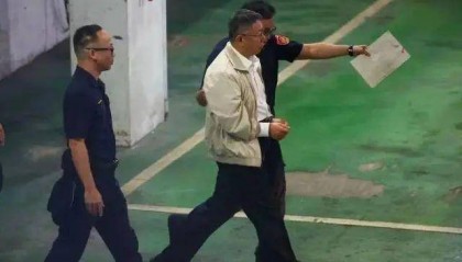 检方暗示柯文哲不辞党主席就羁押，蓝白阵营批“干预在野党务运作”