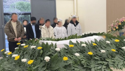 泪目！丈夫车祸离世，妻子含泪做出这个决定