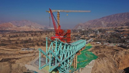 尖扎黄河特大桥发生施工绳索断裂事故 当地应急局：大桥局部坍塌，救援仍在继续