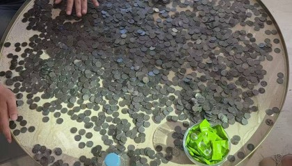 上海农商行拒2万枚硬币兑换，银行回应客户无法说明硬币来源