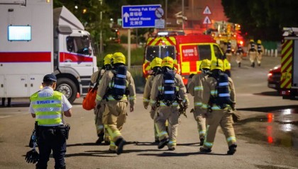 已致94人遇难，李家超：望内地协助！廉政公署：或涉贪污！这一幕令人破防