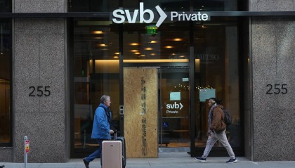 硅谷银行倒闭震动加密货币，分散式金融与集中式金融争论再起