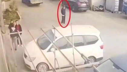 阳江95岁老翁车祸住院3月去世，鉴定称自身因素系死亡主因；司机被判一年两个月不断申诉，广东高院：量刑明显不当将再审