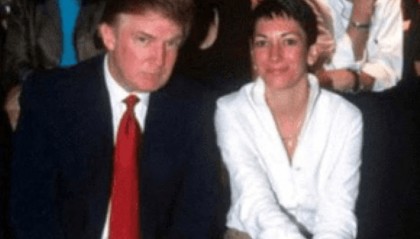 “这次飞行中，就三个人，爱泼斯坦、特朗普、20岁女性”