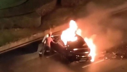 小米汽车失控起火司机遇难，目击者称车速150km/h，实探事故地：燃烧留下的印记仍在