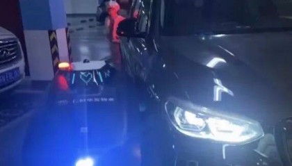 小区地库里出车祸，女子惊呆了：对方竟然不是人！更糟心的是...