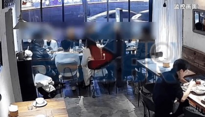 朋友组10人局9人相继开溜不买单，只留一人面对1262元账单，组局者：我也没钱