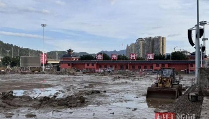 实探贵州榕江洪灾：大水退去村超球场正清淤，球迷称没比赛看像失恋