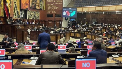 厄瓜多尔通过宪法修正案 允许外国军事基地入驻