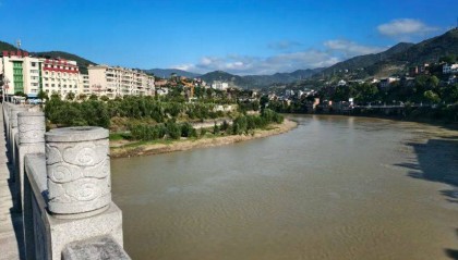 结婚当天跳河男子遗体已找到，女方称会尽快去看；男方家属：还在了解具体原因