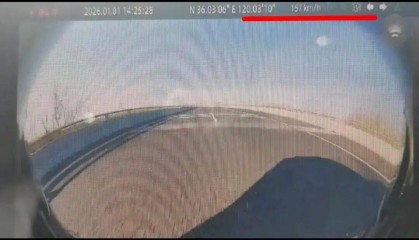 惊险！青岛一高速枢纽，一辆车以157km/h过弯道，旋转两圈差点“飞”到桥下！