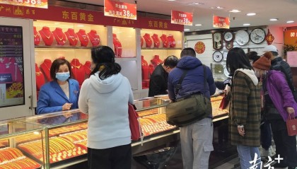 央妈、大妈集体扫货黄金，买买买抢购热潮再起