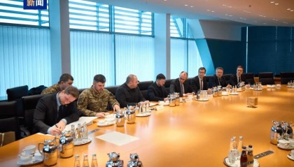 乌克兰不入北约？泽连斯基同意下课？