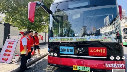 暴增10多倍！武汉这条公交突然火了，大批人赶来坐