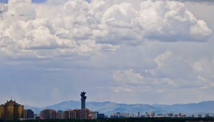 出现“雨幡”奇景，北京今天的云像“天空之城”