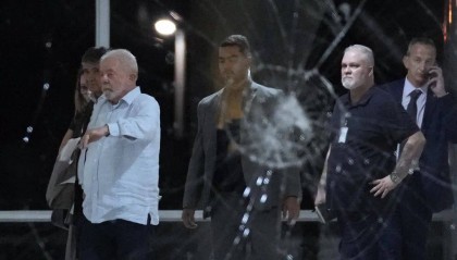 突发！巴西前总统支持者暴力冲击国会，400人被捕！拜登：我也遇到过！前总统：不关我事！中国大使馆紧急提醒…