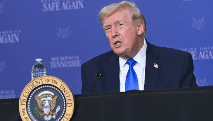 特朗普称若达不成协议将“彻底摧毁伊朗所有发电厂、油井及哈尔克岛”