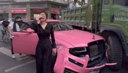 劳斯莱斯女车主被曝曾3次发生撞车事故，警方回应！其丈夫最新发声：等待权威部门结果