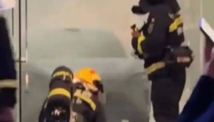 长沙“步步高梅溪新天地”商场一楼汽车展厅内发生火情？小米紧急辟谣；商场：是空调管道高温起火