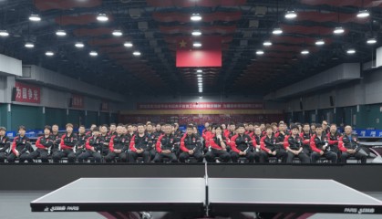 中国乒乓球队集体观看纪念中国人民抗日战争暨世界反法西斯战争胜利80周年大会