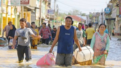 苏门答腊洪灾：千人死亡、毁林恶果、华人自救与亚齐海啸创伤｜907编辑部
