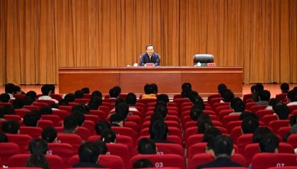 安徽省委书记作报告，全程脱稿