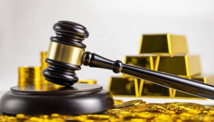 “飞行员举报情人诈骗700余万案”一审宣判：被告人获刑12年 家属称将上诉