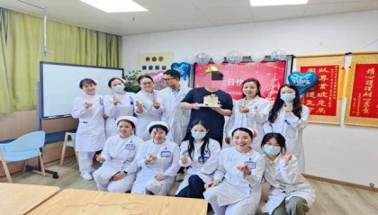 “工作可以再找，妈妈只有一个”，深圳大学毕业生为照顾患癌母亲，甘当“全职儿子”