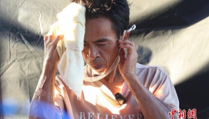 江西景德镇“鸡排哥”的中秋节：摊位成景 坚守为客