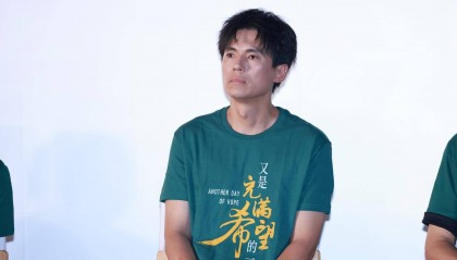 演员宋宁峰承认出轨时还带着女儿，“不配当你爸爸”