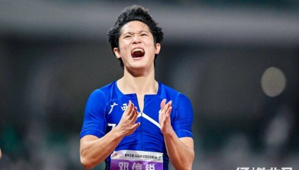田径全锦赛男子百米飞人大战邓信锐10秒06夺冠，谢震业跑出10秒27仍无缘决赛