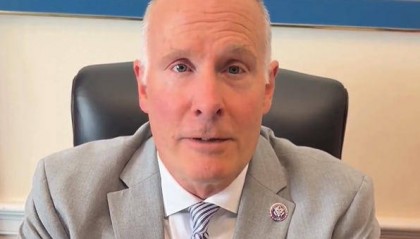 美议员出馊主意：不给稀土，就不让中国航班落地