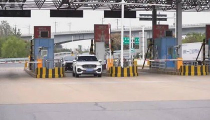 扬州一女子刷短视频惹祸：偷偷去银行取了6万现金，结果……