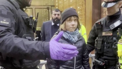 瑞典“环保少女”在英国伦敦被捕，因其参加支持巴勒斯坦的抗议活动