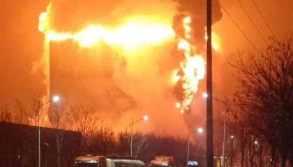 火光冲天！河北保定一企业失火，当地回应