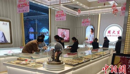 金价“狂飙”，再不买还会涨？