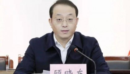 顾晓东，任苏州张家港市代理市长