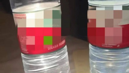 游客在酒店喝到“矿泉水瓶装的不明液体” 导致喉咙灼伤！官方最新回应