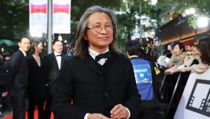 知名导演陈可辛出车祸，现场画面曝光，警方正调查